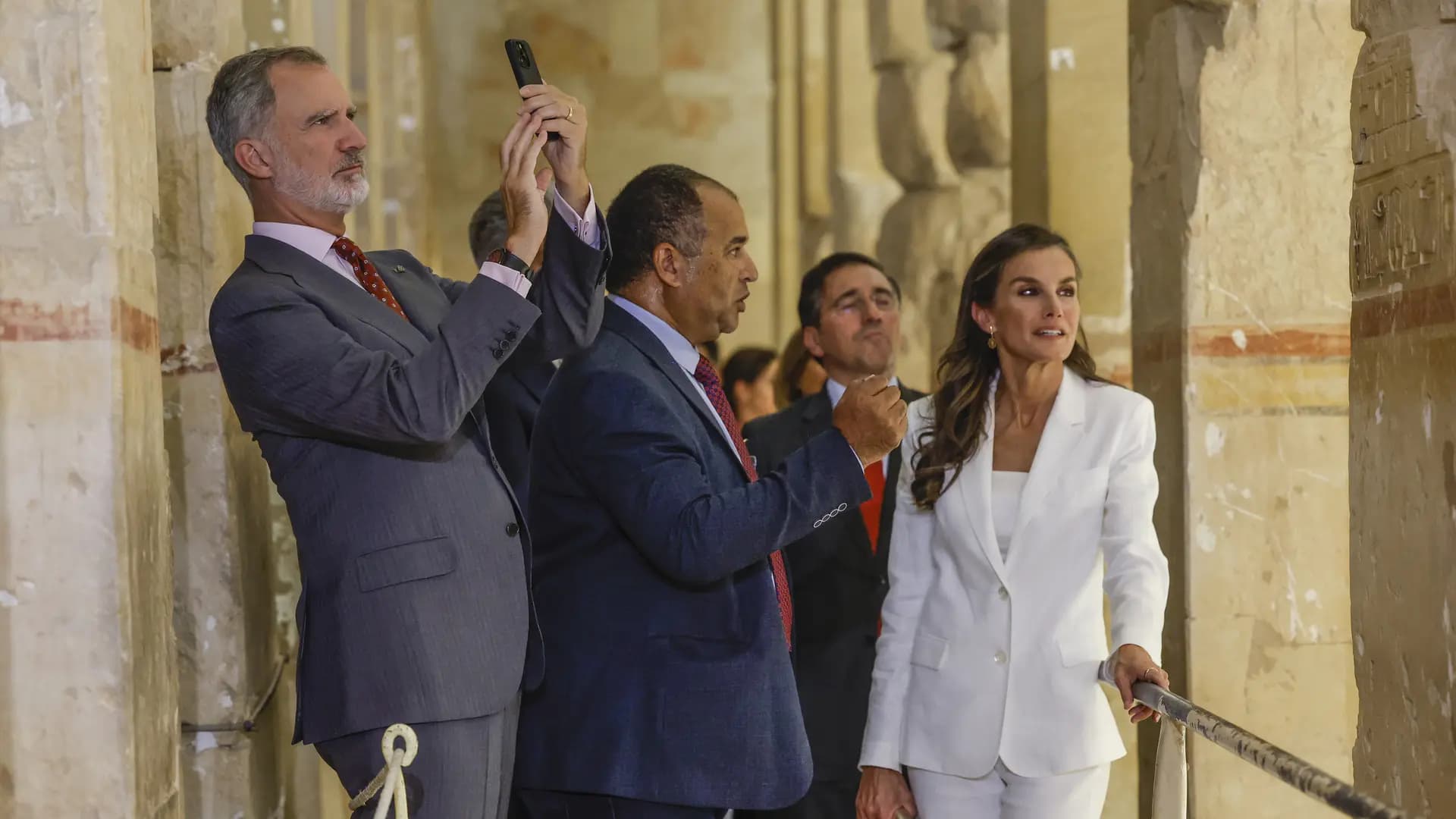 Monarquía española gasta millones en 25 viajes mientras pueblos sufren