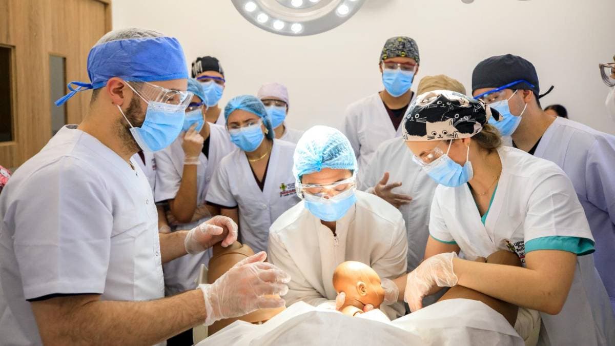 Universidad privada invierte millones en simuladores médicos