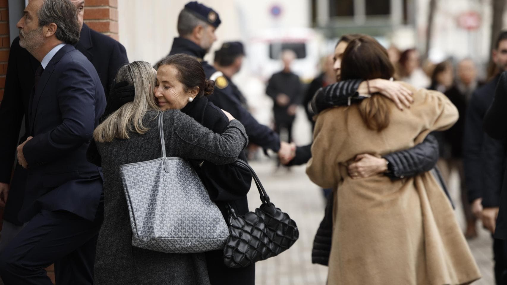 Valencia despide a familia víctima de tragedia en Indonesia