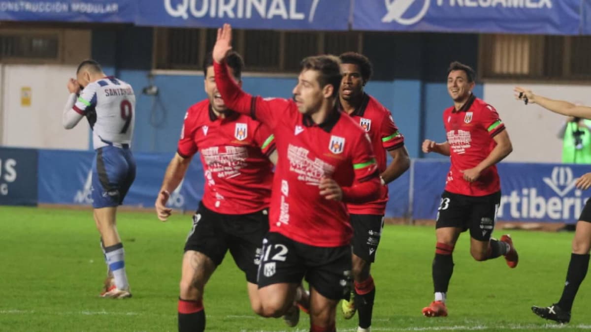 Mérida conquista Avilés: fútbol de resistencia y garra