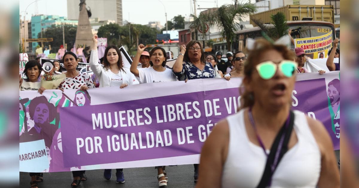 Hermanas peruanas marchan por sus derechos el 8M en Lima
