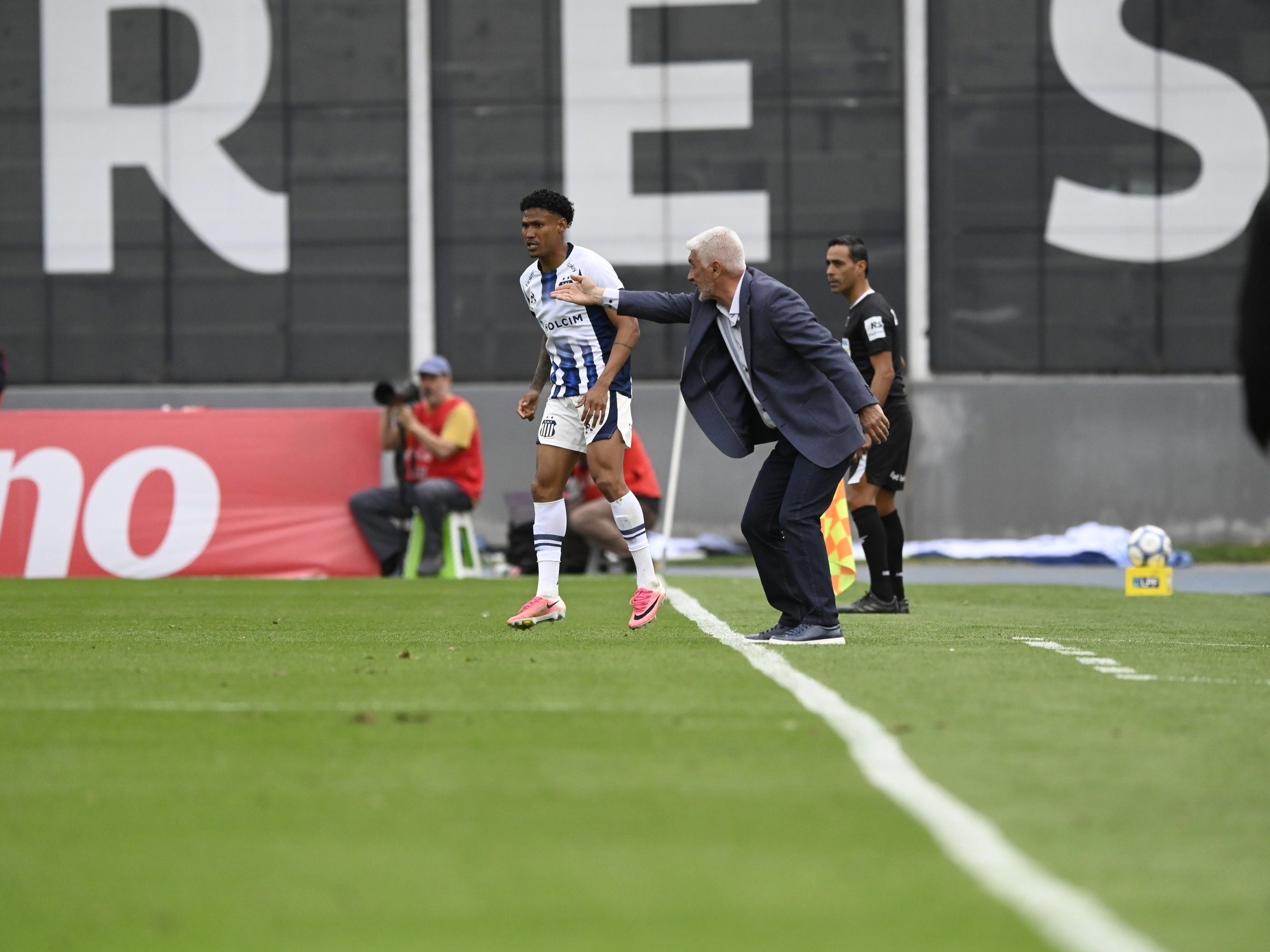 De Felippe y el clásico perdido: los detalles que pesan como piedras en el fútbol argentino