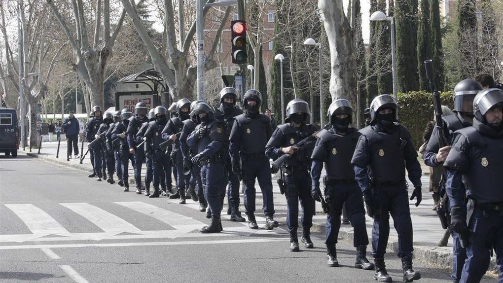 El Congreso se blinda ante la marcha por la vivienda: 600 antidisturbios esperan a los acampados de Sol