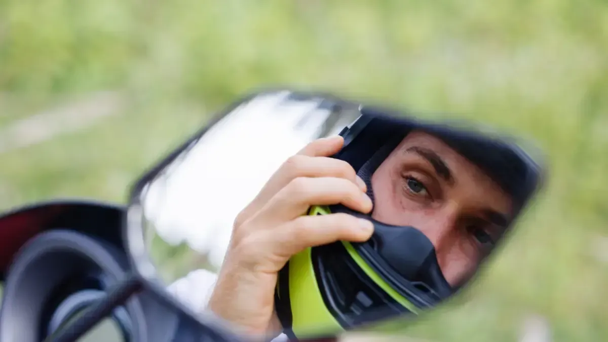 Intercomunicadores para casco: la tecnología que une al motorista y su acompañante sin gritos
